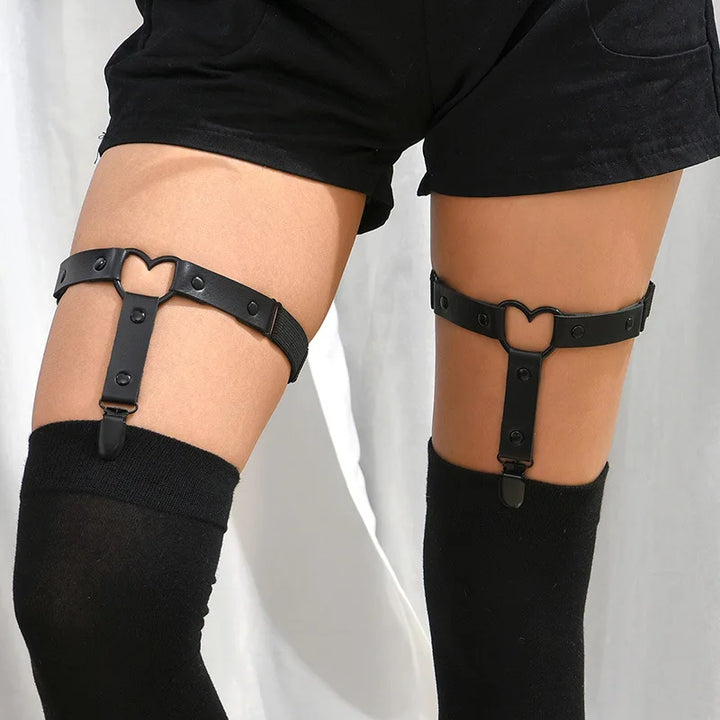 Harness do pończoch z serduszkiem