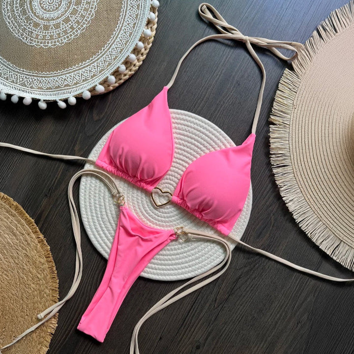 Bikini z ozdobnym sercem