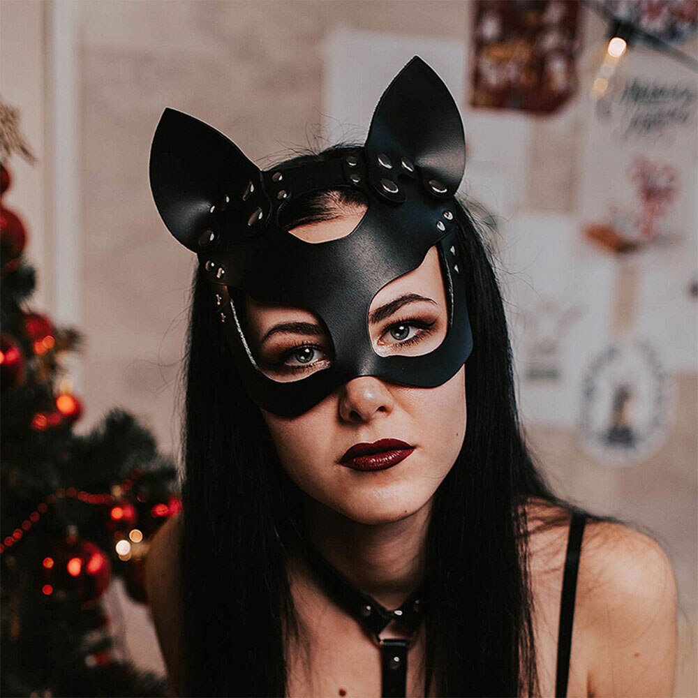 Maska kitty z ćwiekami