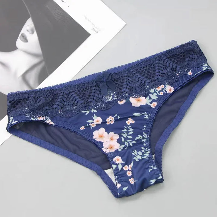 Granatowe damskie majtki z kwiatowym wzorem i koronkową górą, elegancka bielizna