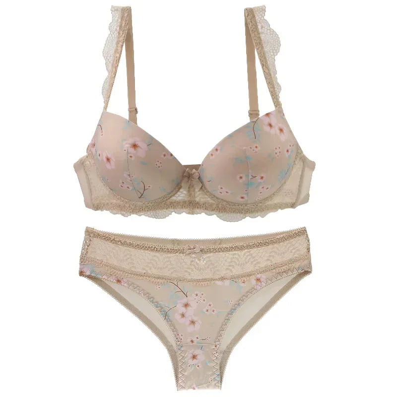 Beżowy zestaw bielizny z kwiatowym wzorem, koronka i regulowane ramiączka